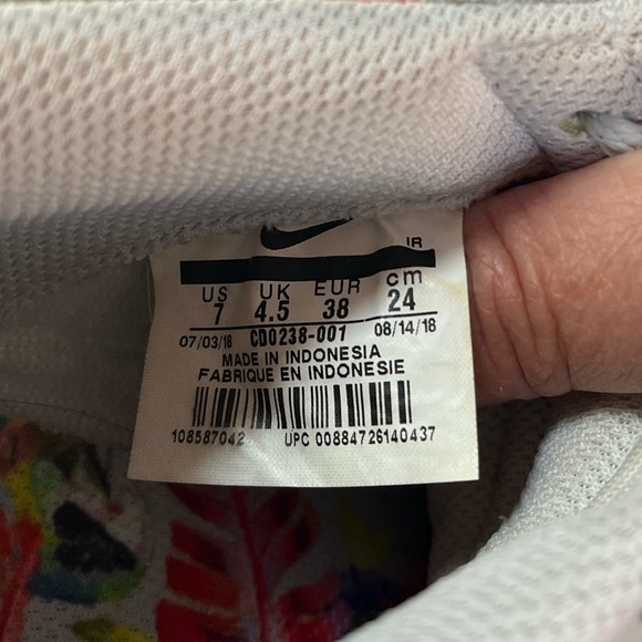 Classic Cortez 'Pure Platinum' - Size 7 - Picture 10 of 10